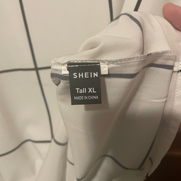 SHEIN Multicolored V-Neck Boxy Blouse - Picture 2 of 2